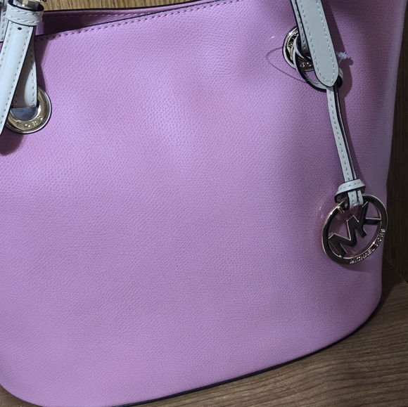 NWT Michael kors leather medium tote - Picture 5 of 7